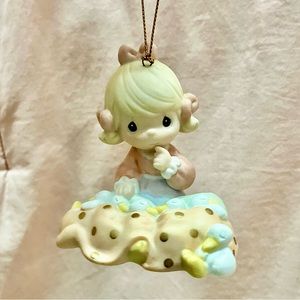 Precious Moments Hatching the Perfect Holiday Ornament 456039 New in Box NWT